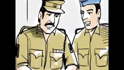 On edu visits to police stations, students learn about e-crimes and cop work