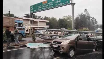 Wet spell hits Gujarat; lightning strikes kills four