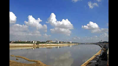 Monsoon likely to arrive in Guj today, max temp dips