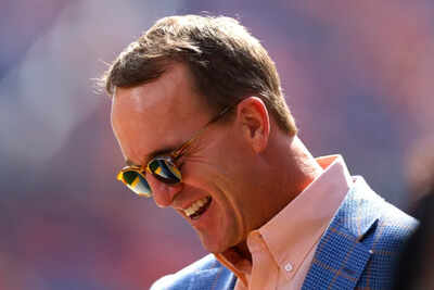  Peyton Manning breaks silence on Donald Trump photo, says he won’t apologize for being respectful