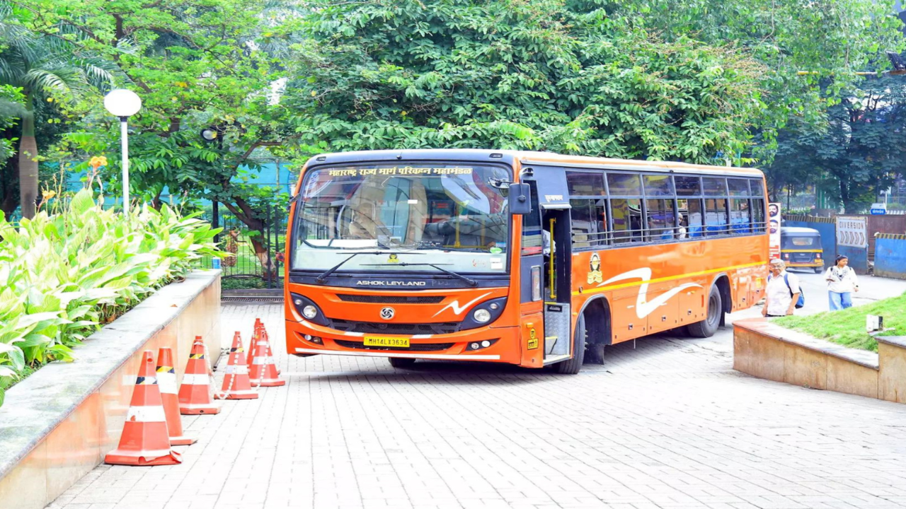 महाराष्ट्रातील १२वीपर्यंतच्या विद्यार्थ्यांना शाळेत मोफत एसटी पास, इतरांसाठी ६६% भाडे सवलत कायम