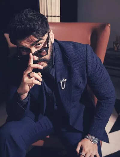 Arjun Kapoor strikes a pose to "Keep the Algorithm Happy"