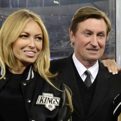  Wayne Gretzky's daughter Paulina Gretzky honors him with a heartfelt post amid brutal trolling over Dustin Johnson's performance