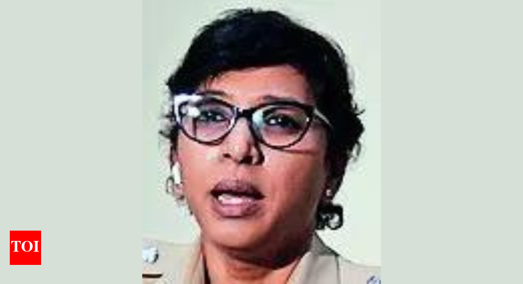 EOW: IPS officer got Rs 2.6 crore in account from husband facing probe