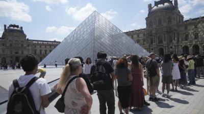 Overwhelmed and understaffed Louvre shuts its doors to tourists