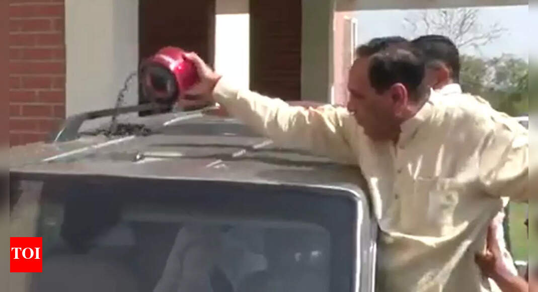 No red beacon, no frills: Old video of former Gujarat CM Vijay Rupani resurfaces - watch