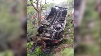  15 injured as bus falls into gorge in Mandi; massive rescue operation launched