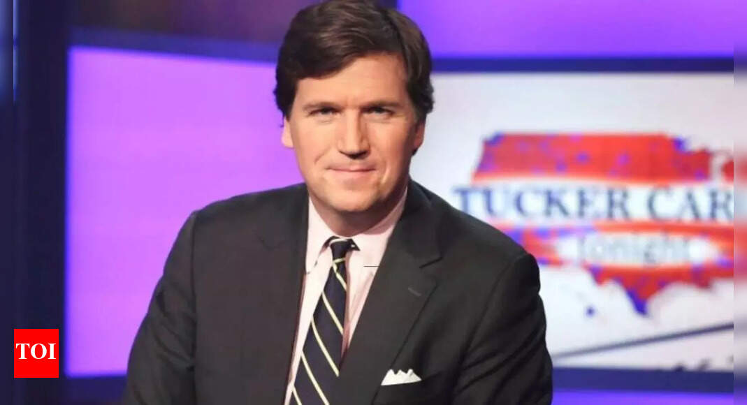 'Full blast of propaganda': Tucker Carlson accuses Fox News of pushing war narrative