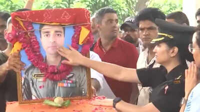  Army officer Deepika Chauhan mourns husband Rajveer Singh Chauhan, pilot of fatal Kedarnath helicopter crash - watch