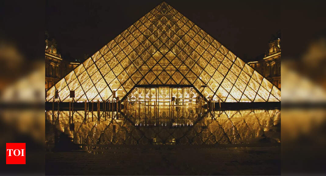 Louvre Museum Closure