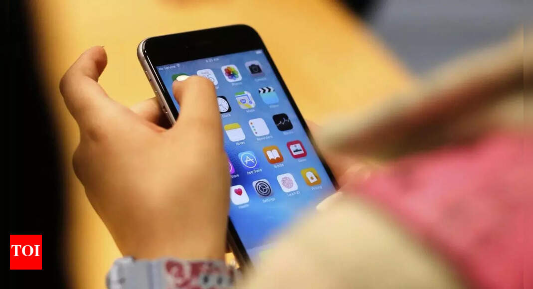 FBI warns Android and iPhone users to delete these text messages immediately
