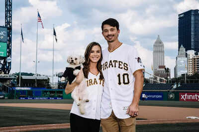 Bryan Reynolds rushes out of Pirates-Tigers game as his wife goes into labor mid-match