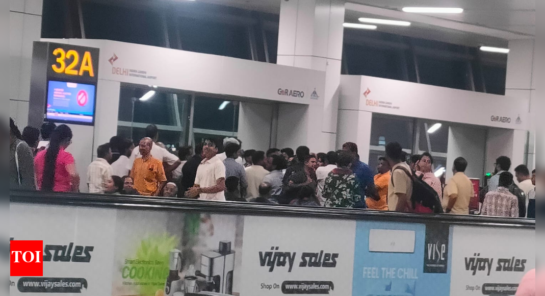 Air India snag strands flyers overnight in Delhi airport; Union minister among passengers