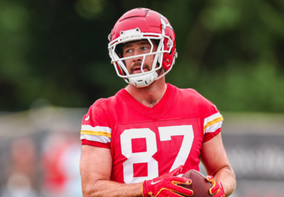  Kansas City Chiefs key TE Travis Kelce returns to practice for his 13th NFL season