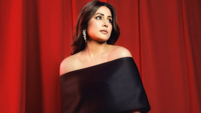 Hina Khan gets ‘unapologetically glamorous’ in these old-world ensembles and we absolutely love it