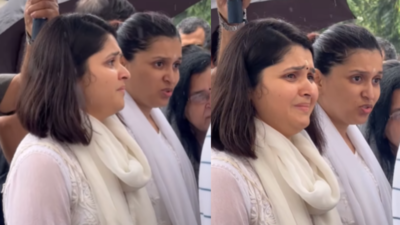 Bigg Boss 17's Mannara Chopra and sister Mitali Handa break down in tears as they pay last respects to their father
