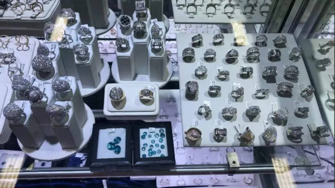 'Largest jewelry heist in US history': 7 Californian men stole $100M in ...