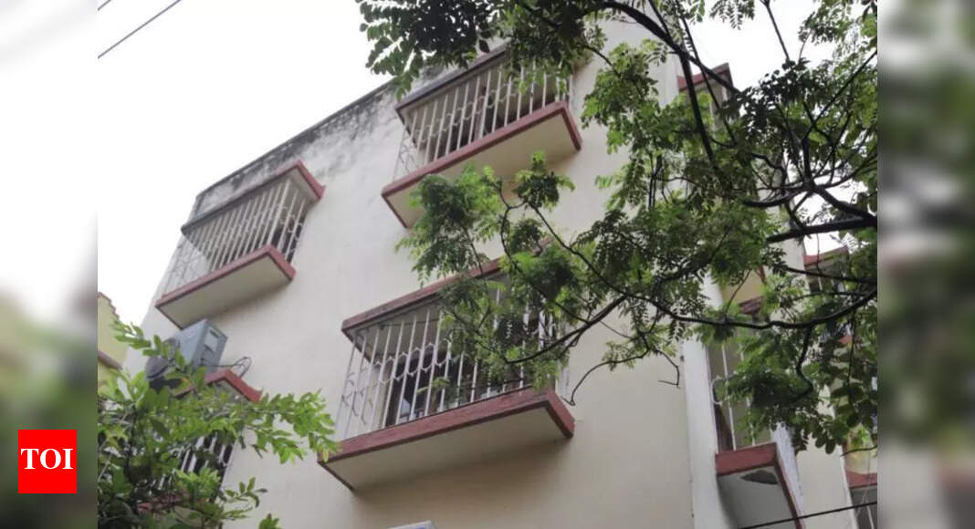 8-hour silence after morning quarrel; elderly couple, son found hanging