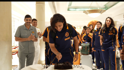  India women's team land reach England, watch video