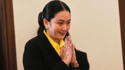 Thai PM apologises as crisis threatens to topple government