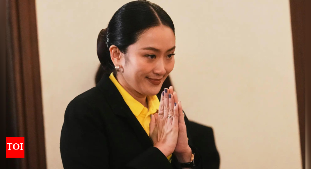Thai PM apologises as crisis threatens to topple government