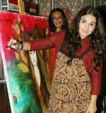 Vidya @ 'Kahaani' painting event