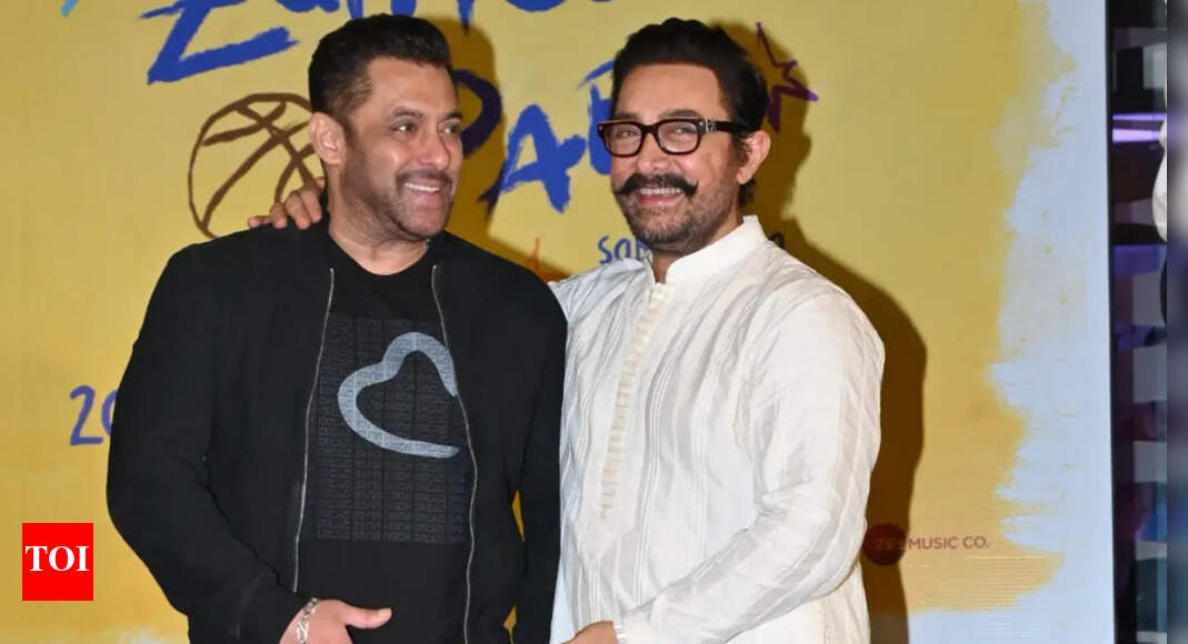 Salman Khan Playfully Teases Aamir Khan at 'Sitaare Zameen Par' Screening