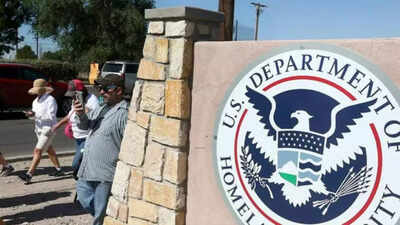  DHS rules limit lawmakers' visits; Democrats accuse Trump of hiding abuses
