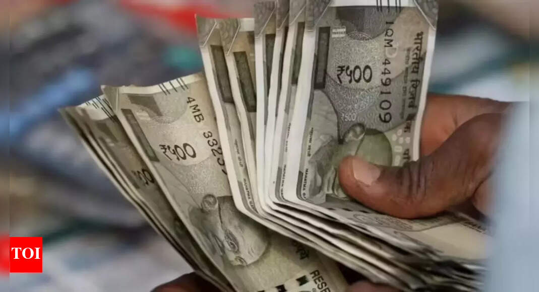 Rupee falls to 3-month low at 86.72/$