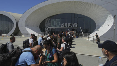 Israeli travelers stranded in Cyprus by fighting begin return trip by boat