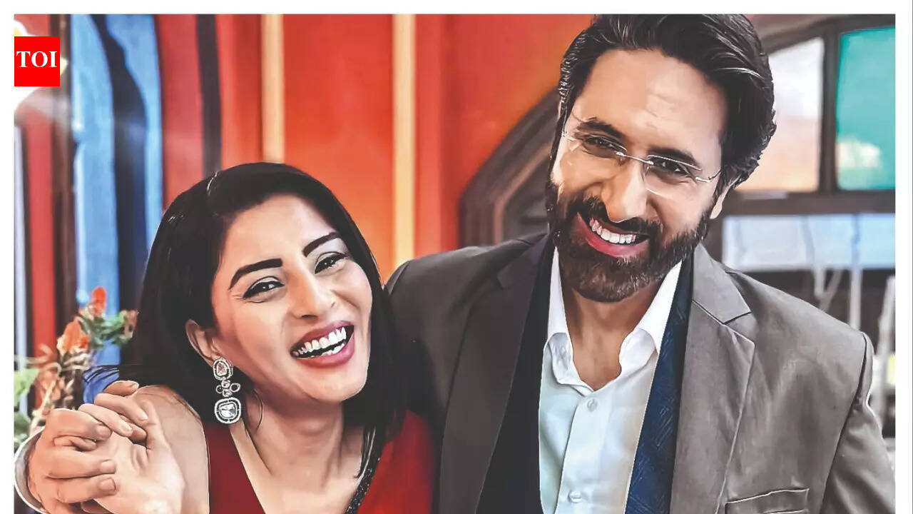 Ashlesha Sawant and Sumeet Sachdev reunite after 23 yrs - The Times of India