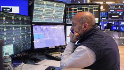 US stock market today: Wall Street rises as investors monitor Middle East tension; CarMax jumps on earnings, oil and yields climb