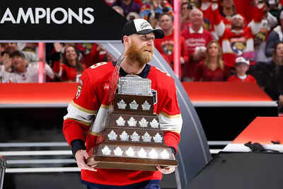 Sam Bennett declares “Ain’t f****** leaving” after Stanley Cup win, hints at staying with Panthers despite no official deal