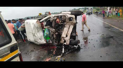 9 returning from wedding die as SUV, truck collide in Purulia
