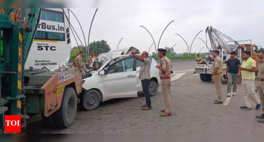 SI dies, 5 injured as car crashes into bus | Kanpur News - Times of India