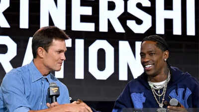 Fanatics Fest explodes with surprises as Travis Scott,Tom Braddy and Tracy McGrady show up for epic panels