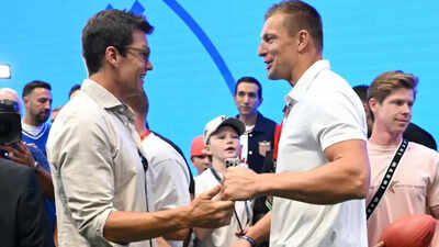  Tom Brady and Rob Gronkowski break the Super Bowl trophy during chaotic mishap fans never saw coming