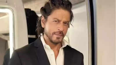 Forest depertment, Mumbai civic body visit SRK's home over complaints of CRZ violations