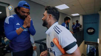  KL Rahul welcomes Rishabh Pant with folded hands after strong day at Headingley - watch video