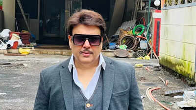 Govinda surprises fans with his new look, netizens demand the 'Hero No 1' actor to return on screen - WATCH VIDEO