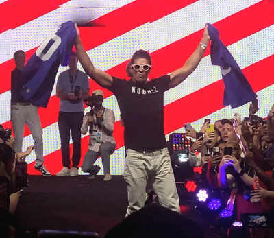 Cody Rhodes calls Tom Brady the GOAT after shock WWE-style entrance