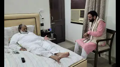 CM Nayab Saini inquires about Anil Vij’s health, who suffered fracture in foot