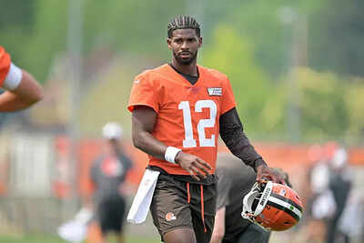  Former NFL player Asante Samuel defends Cleveland Browns quarterback Shedeur Sanders amid speeding controversies