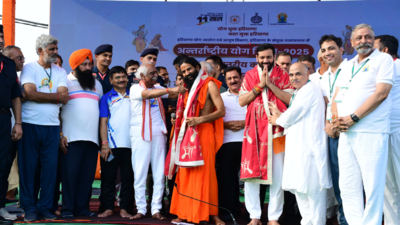 Baba Ramdev hosts large scale Yoga session