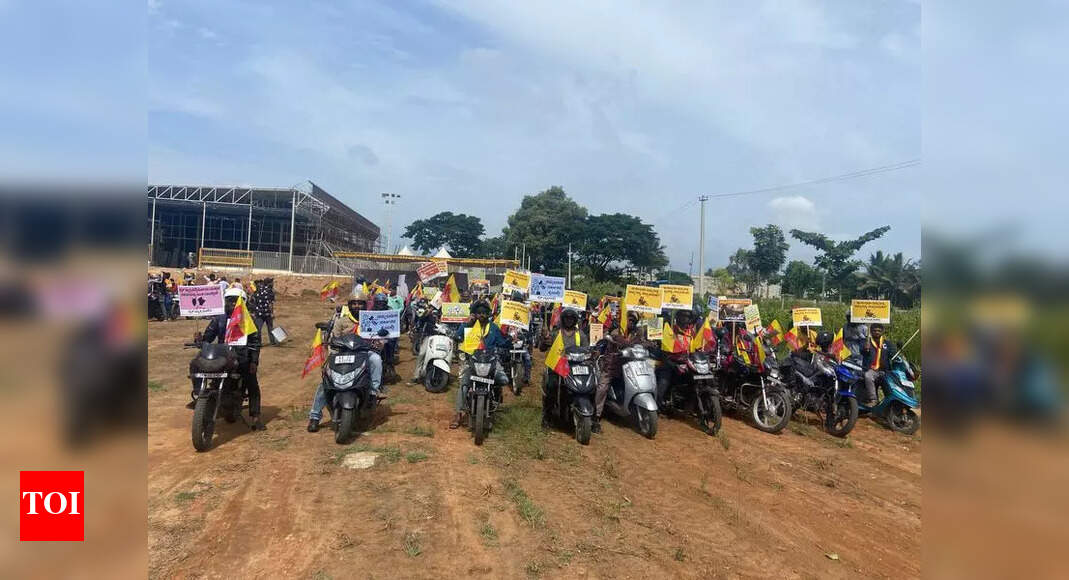 Karnataka bike-taxi captains protest ban, urge government for legalization