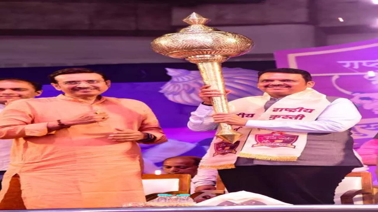 महाराष्ट्र केसरीपलीकडे पाहा, ऑलिंपिक पदकांचे लक्ष्य ठेवा: मुख्यमंत्री फडणवीस राज्यातील कुस्तीपटूंना