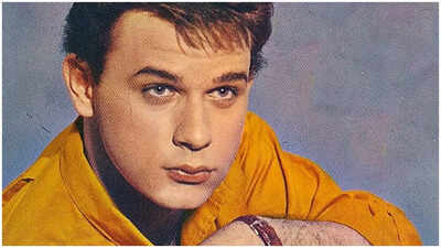 Lou Christie: 'Lightnin' Strikes' singer dies at 82