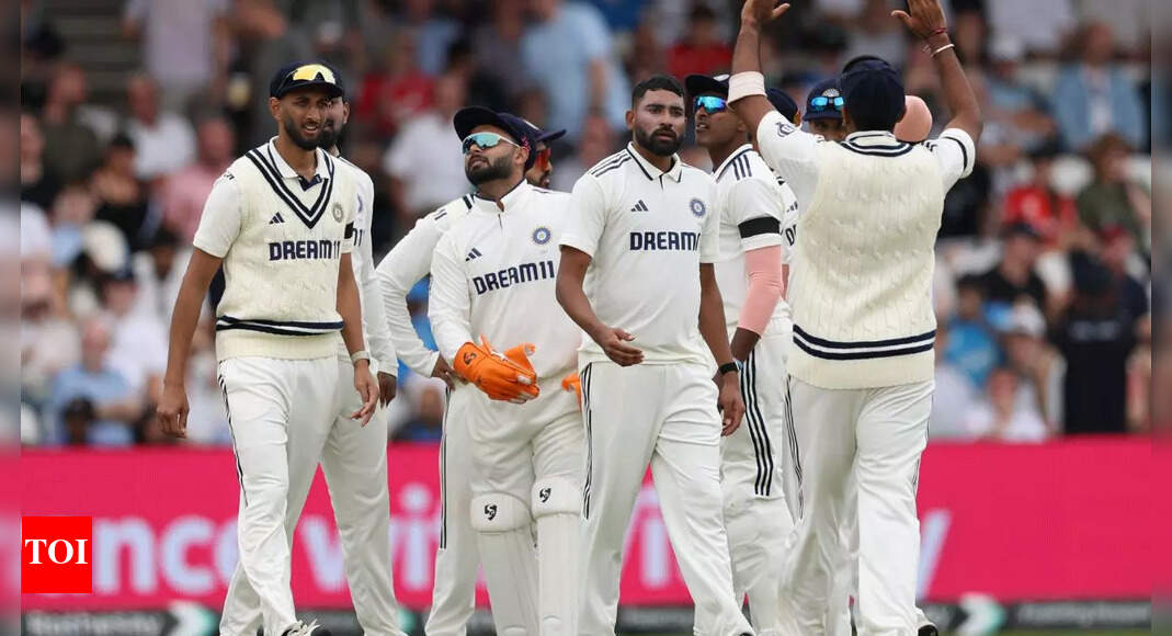 IND vs ENG Live, Day 3: Siraj removes Stokes, England five down
