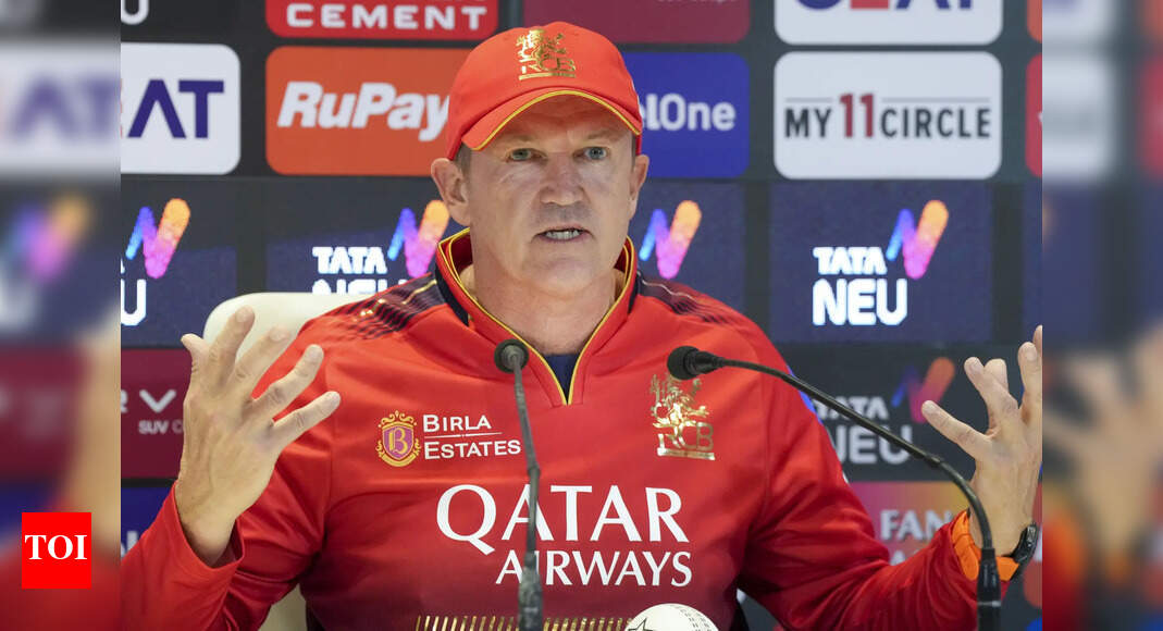 RCB head coach Andy Flower visits spiritual guru in Rishikesh - Watch