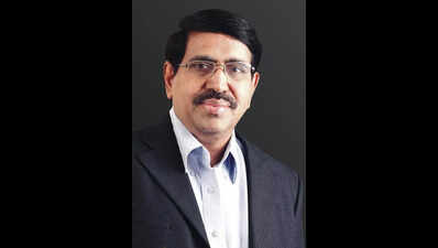 Lokesh pats minister Narayana for his efforts in reviving the 150-year-old VR school at Nellore